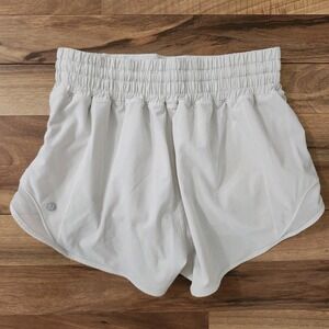 Lululemon Hotty Hot High-Rise Lined Shorts Mesh Swift Bone Size 4 Euc